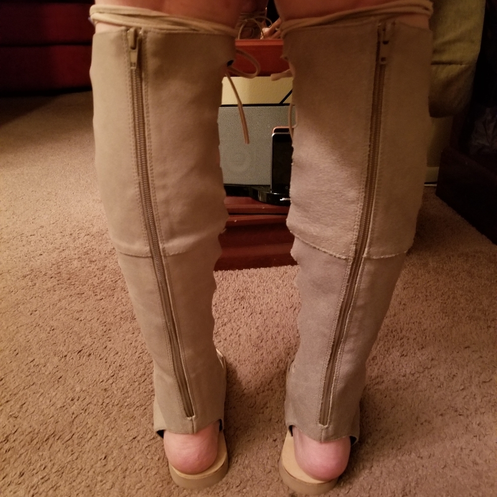 Free people are gladiator sandal. Taupe - Picture 5 of 5